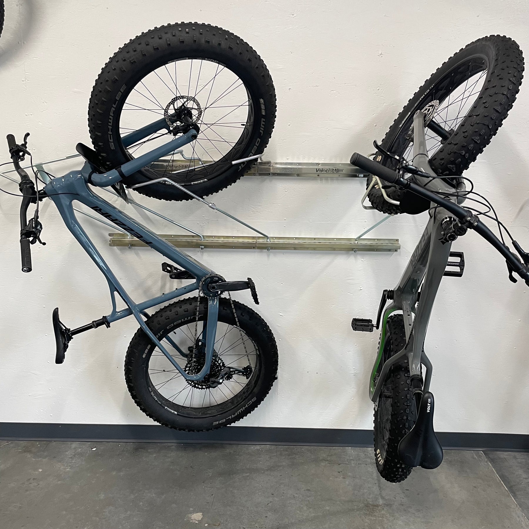 Piviting Rear Bike Rack Fat Tire Tilt & Pivot Garage Bike Rack – VelociRAX